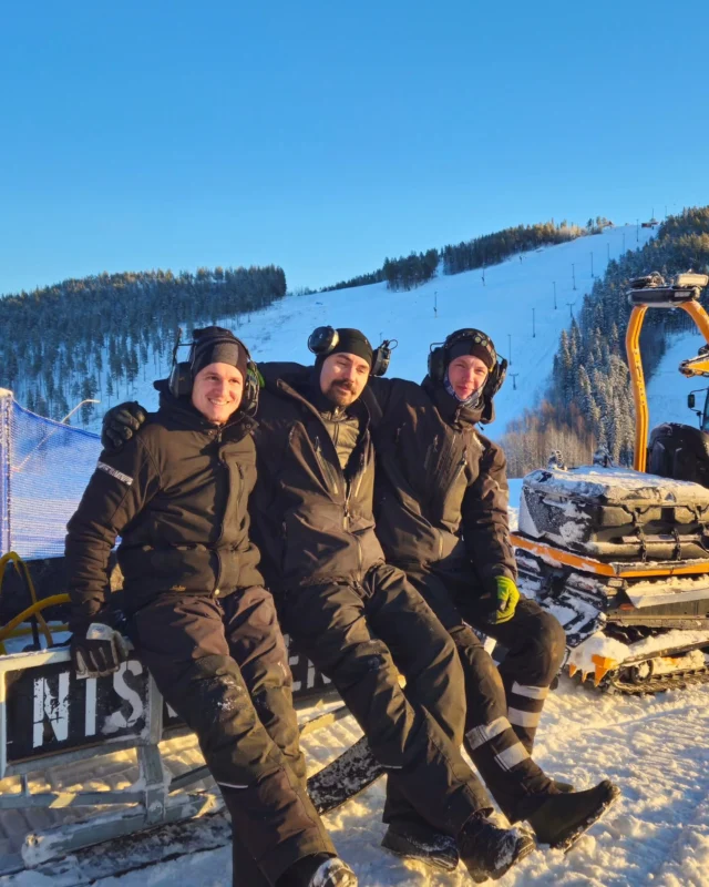 TACK till alla er som besökte oss under midvinternattshelgen! Vilken stämning 🙌

Killarna på driften hälsar att kommande helg ser fantastisk ut och de laddar för vinterns första vårvinterdagar- i februari!

Vi ses på berget!