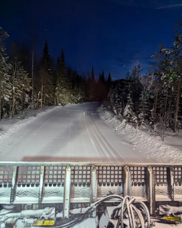 Plötsligt händer det ! Korta och långa spåret preppat och vi laddar för en toppenhelg 🥰 Det är fortfarande lite snö så var vaksam särskilt vid övergångar.

Vi ses på berget!