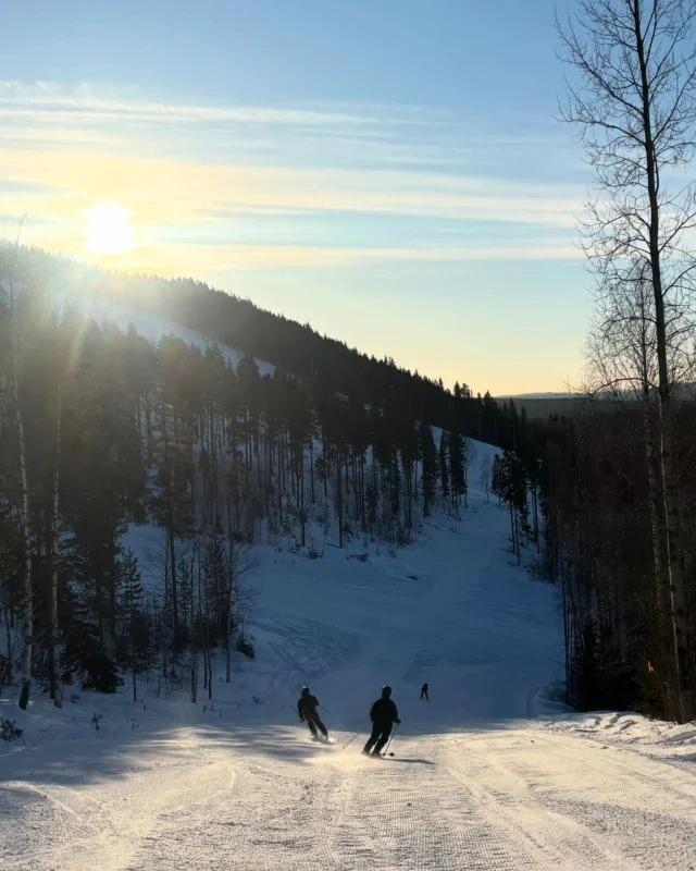 Äntligen har vi öppet alla dagar ända fram till 27 april 🤩🎿
Kika på hemsidan och evenemangskalendern för öppettider och aktiviteter

Vi ses på berget!